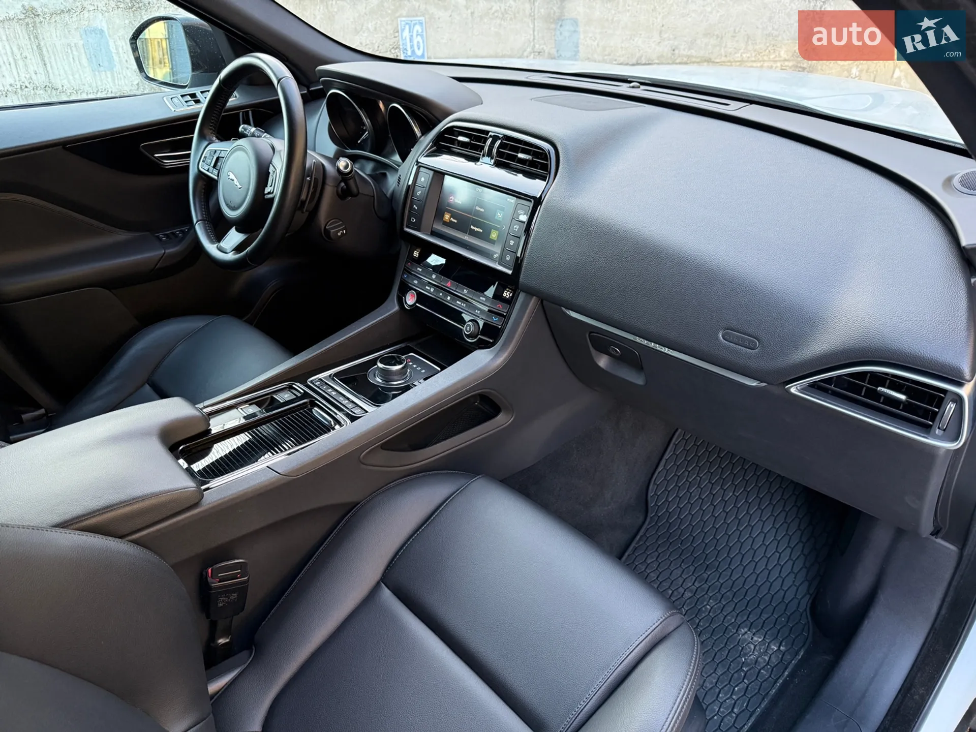 2018 Jaguar F-Pace - мініатюра 28