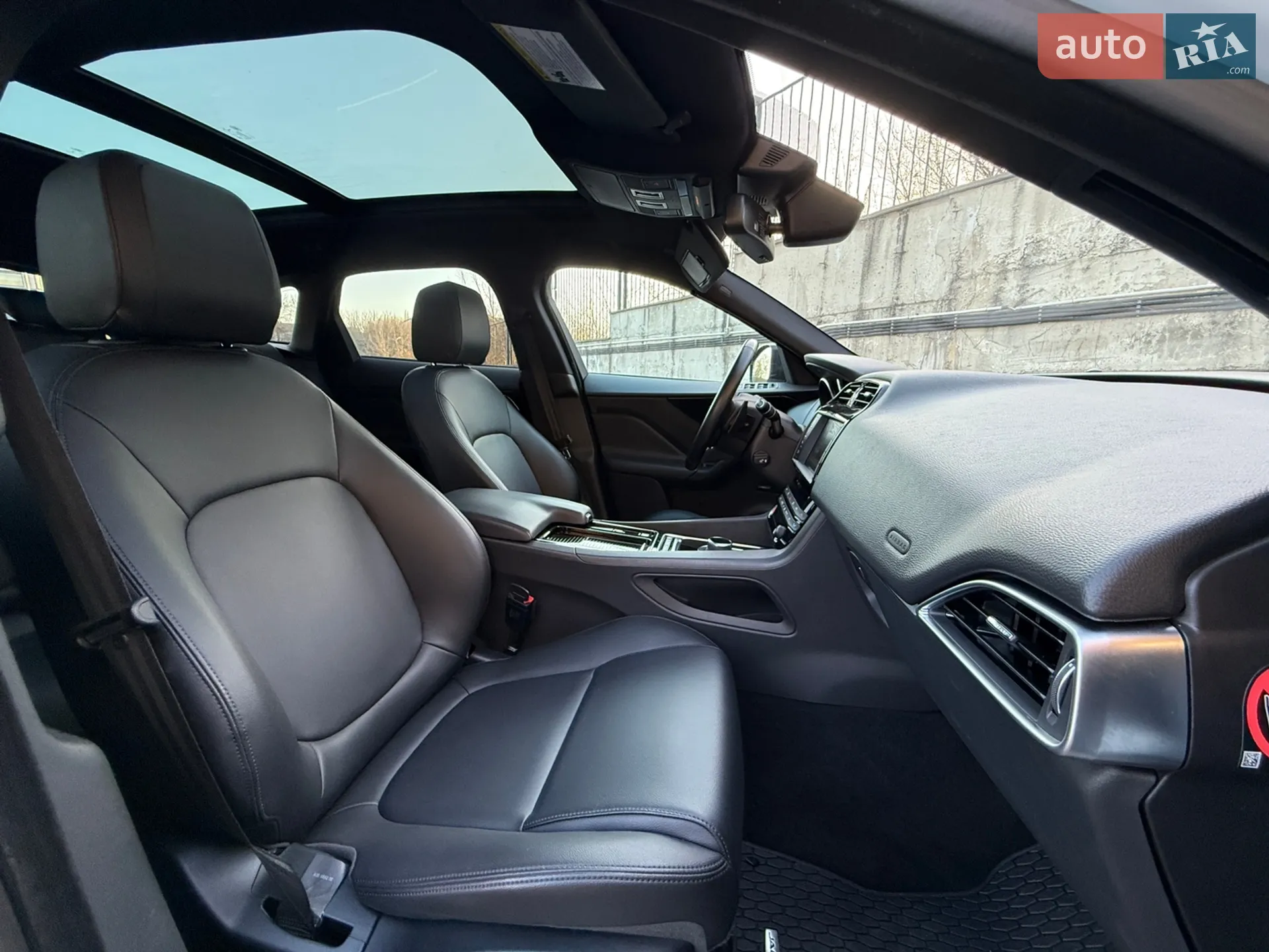 2018 Jaguar F-Pace - мініатюра 38