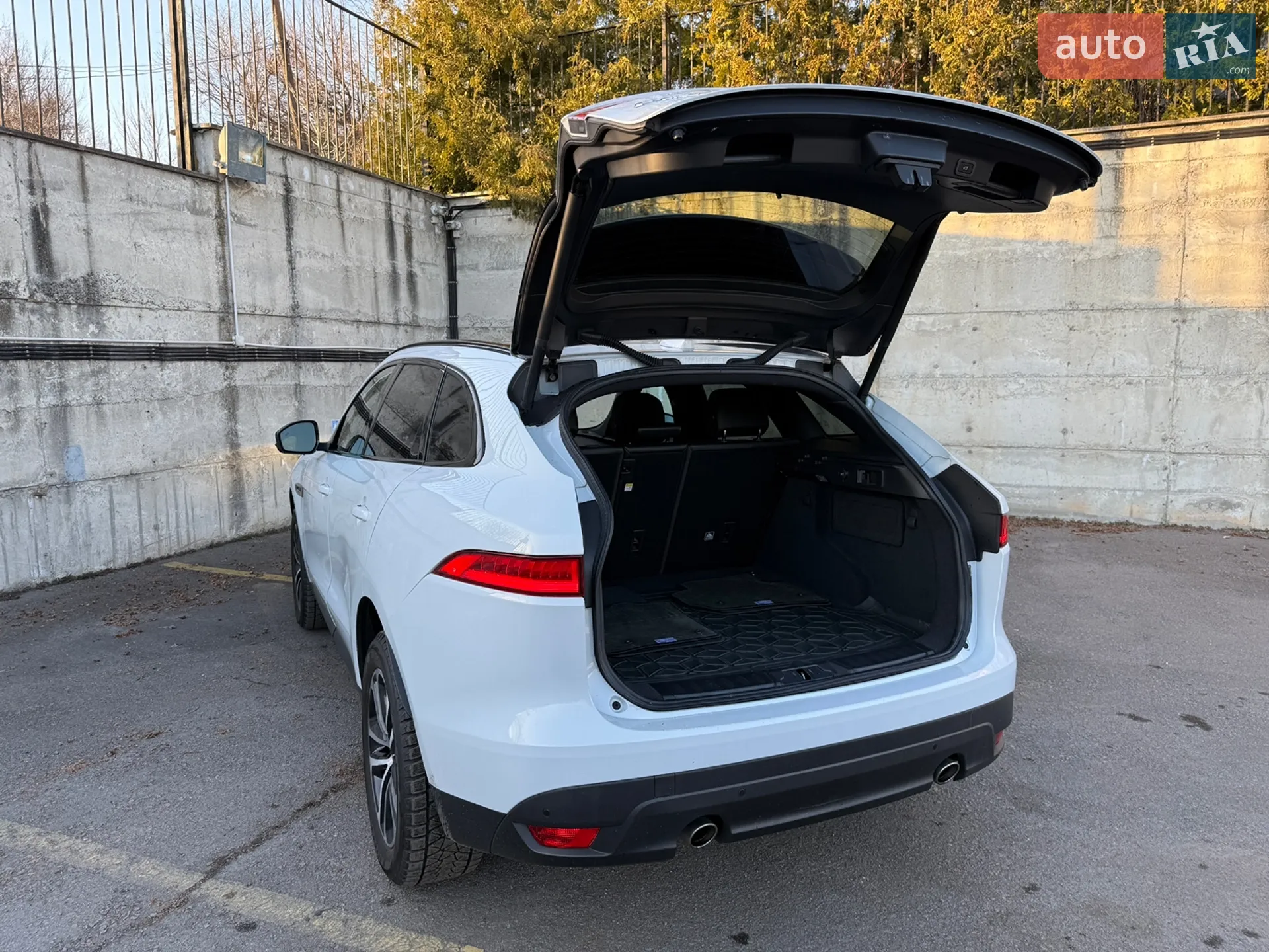 2018 Jaguar F-Pace - мініатюра 40