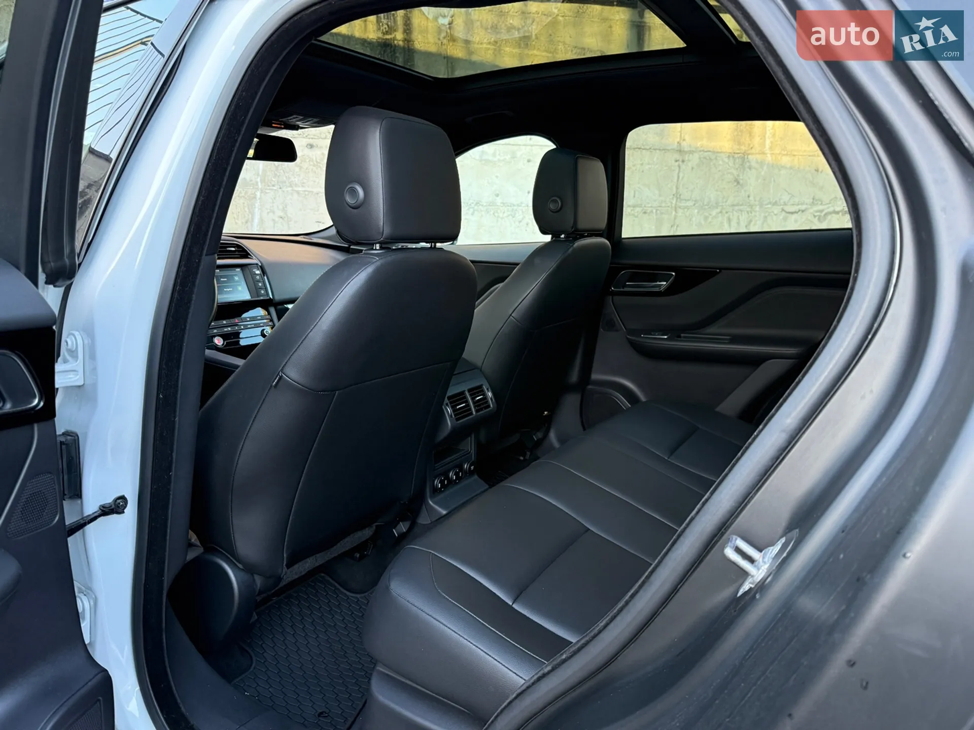 2018 Jaguar F-Pace - мініатюра 47