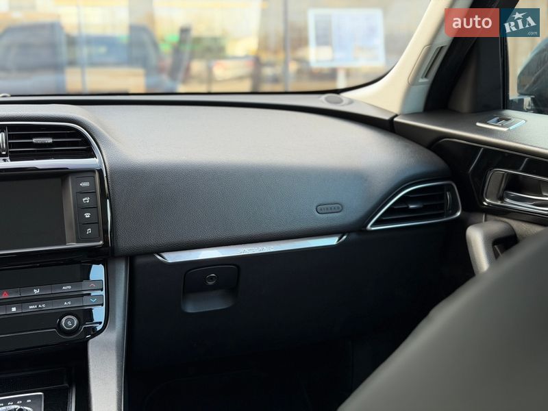 Внедорожник / Кроссовер Jaguar F-Pace 2016 в Киеве