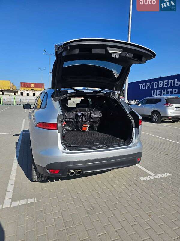 Внедорожник / Кроссовер Jaguar F-Pace 2016 в Тернополе