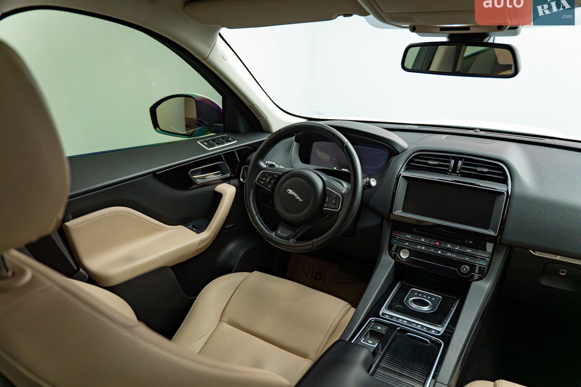 2017 Jaguar F-Pace - мініатюра 11