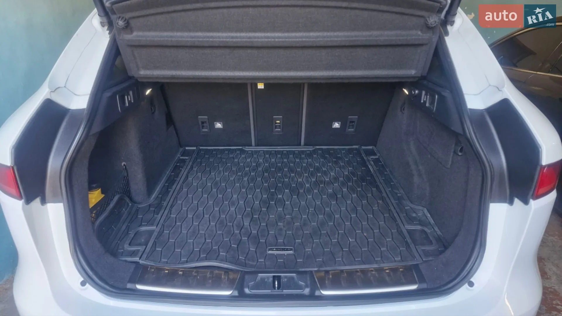 2019 Jaguar F-Pace - мініатюра 31