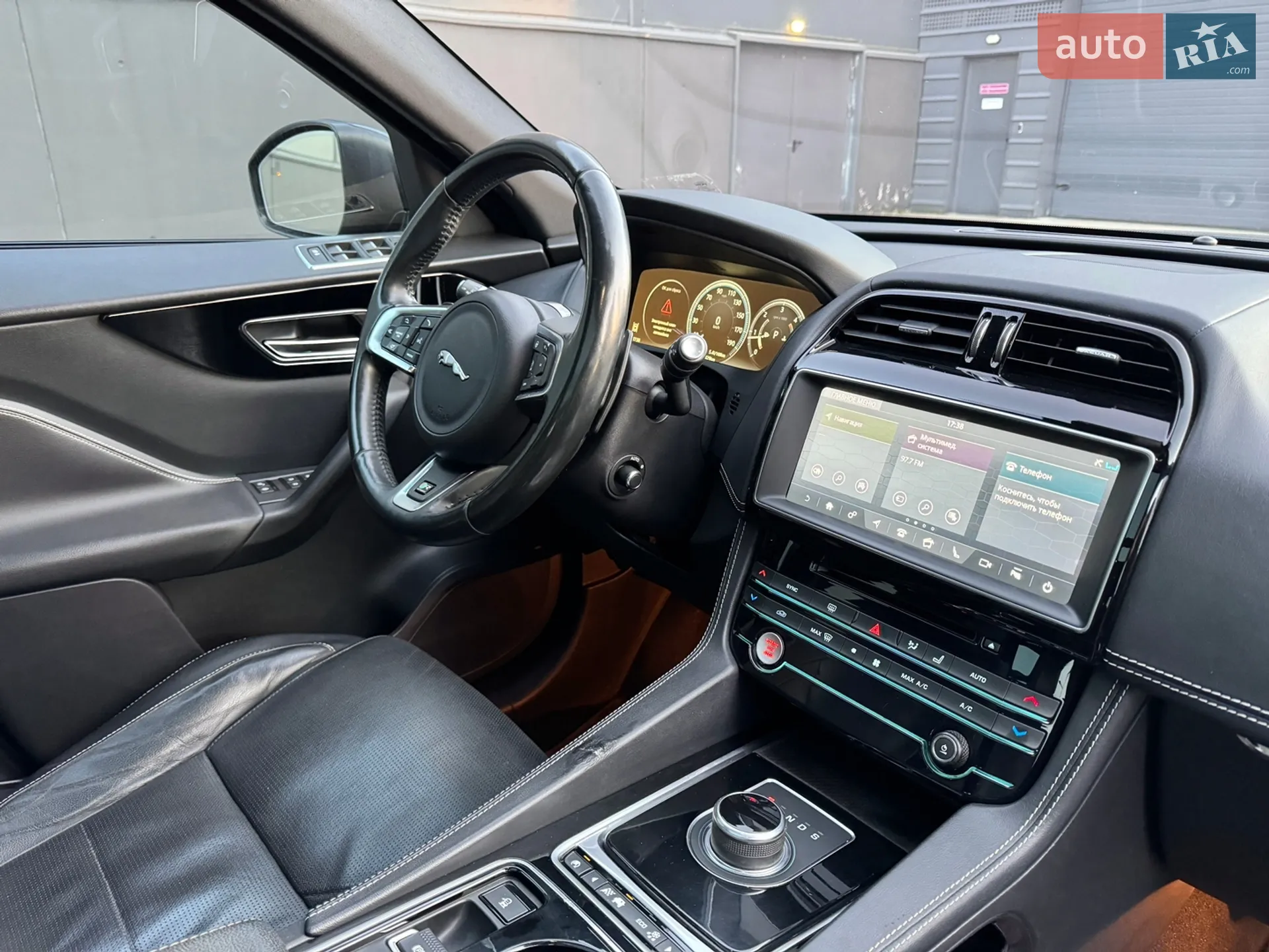 2016 Jaguar F-Pace - мініатюра 22