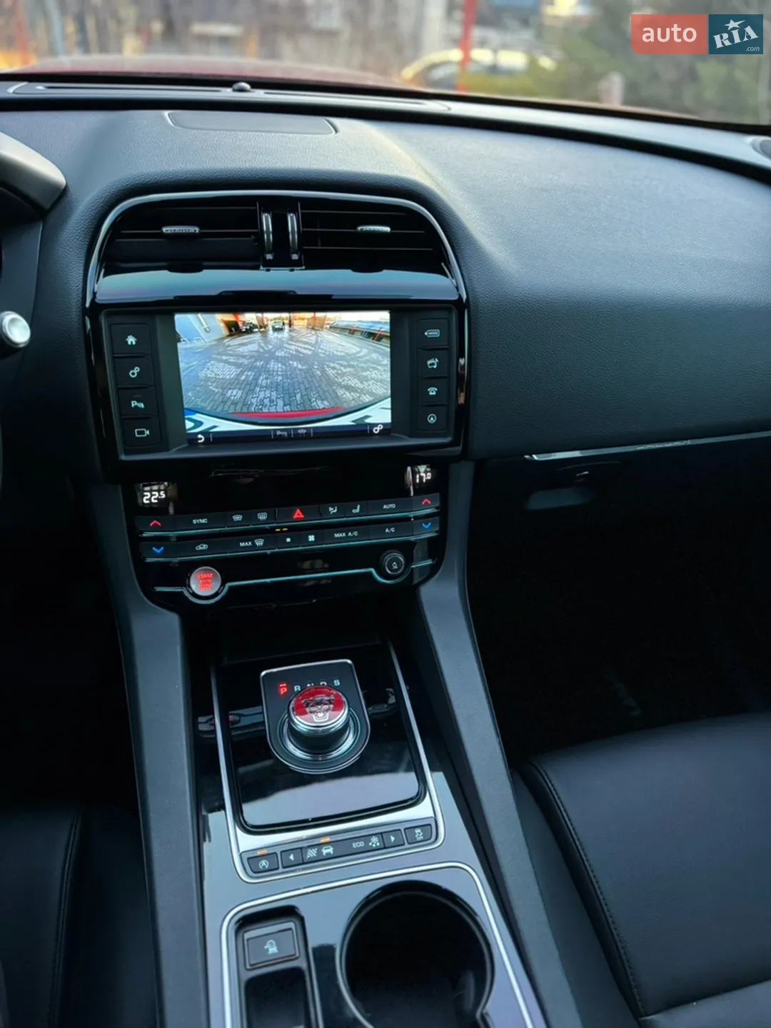 2016 Jaguar F-Pace - мініатюра 29