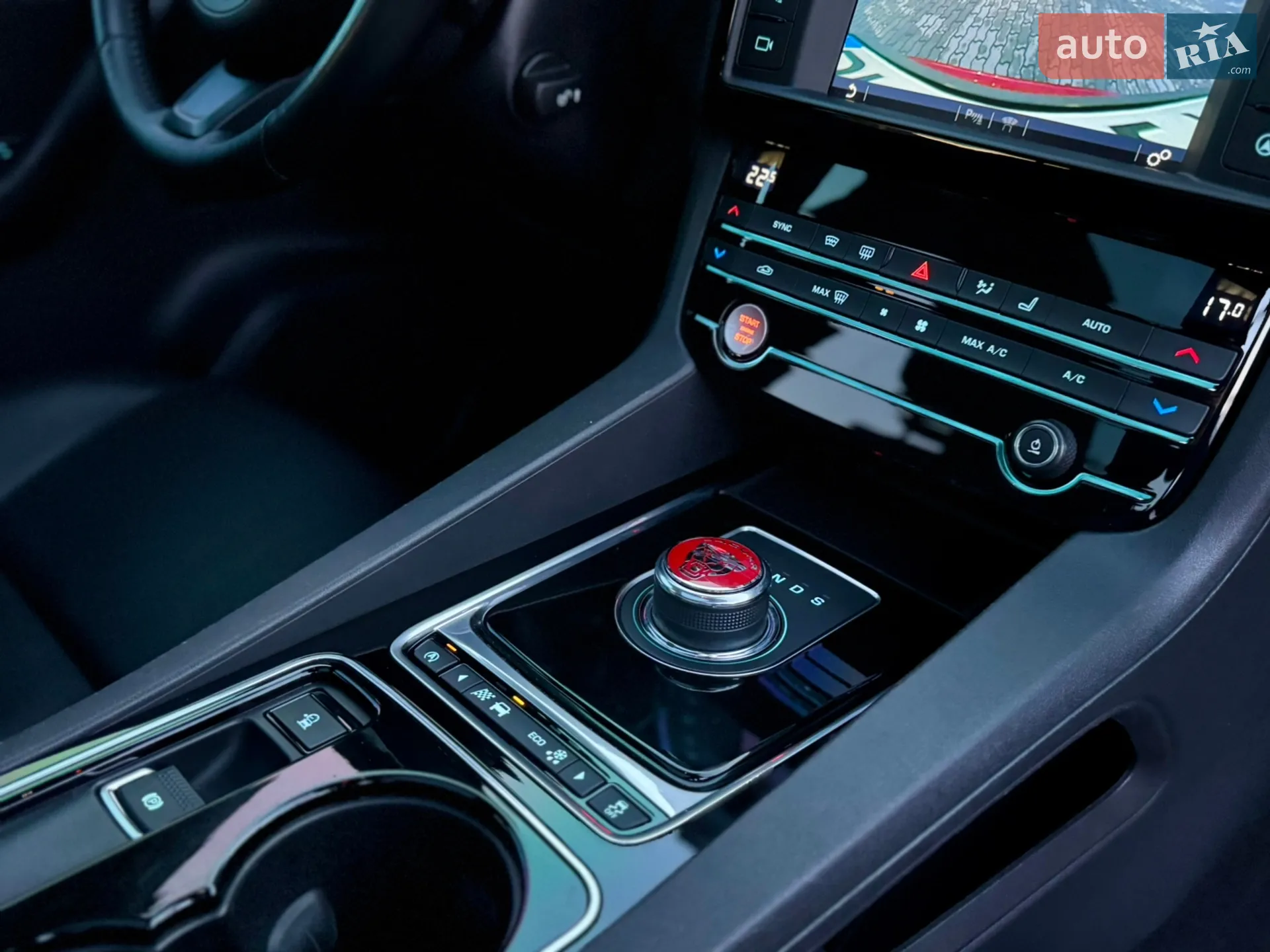 2016 Jaguar F-Pace - мініатюра 51