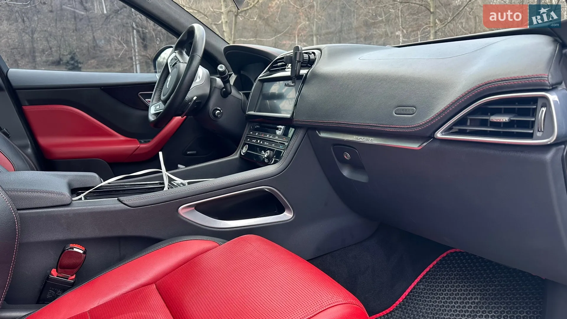 2019 Jaguar F-Pace - мініатюра 39