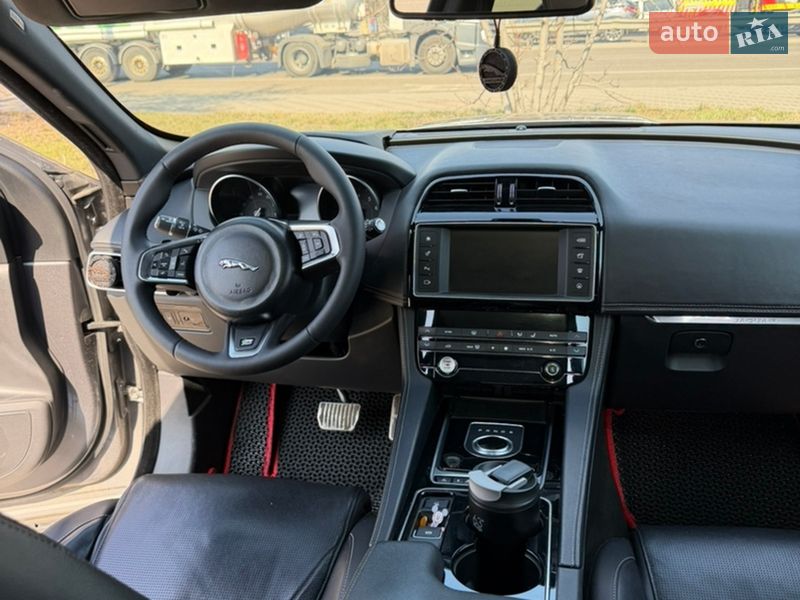 Позашляховик / Кросовер Jaguar F-Pace 2016 в Києві