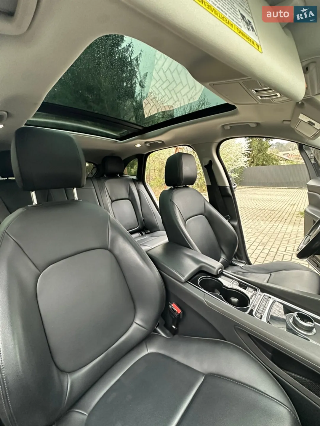 2016 Jaguar F-Pace - мініатюра 23
