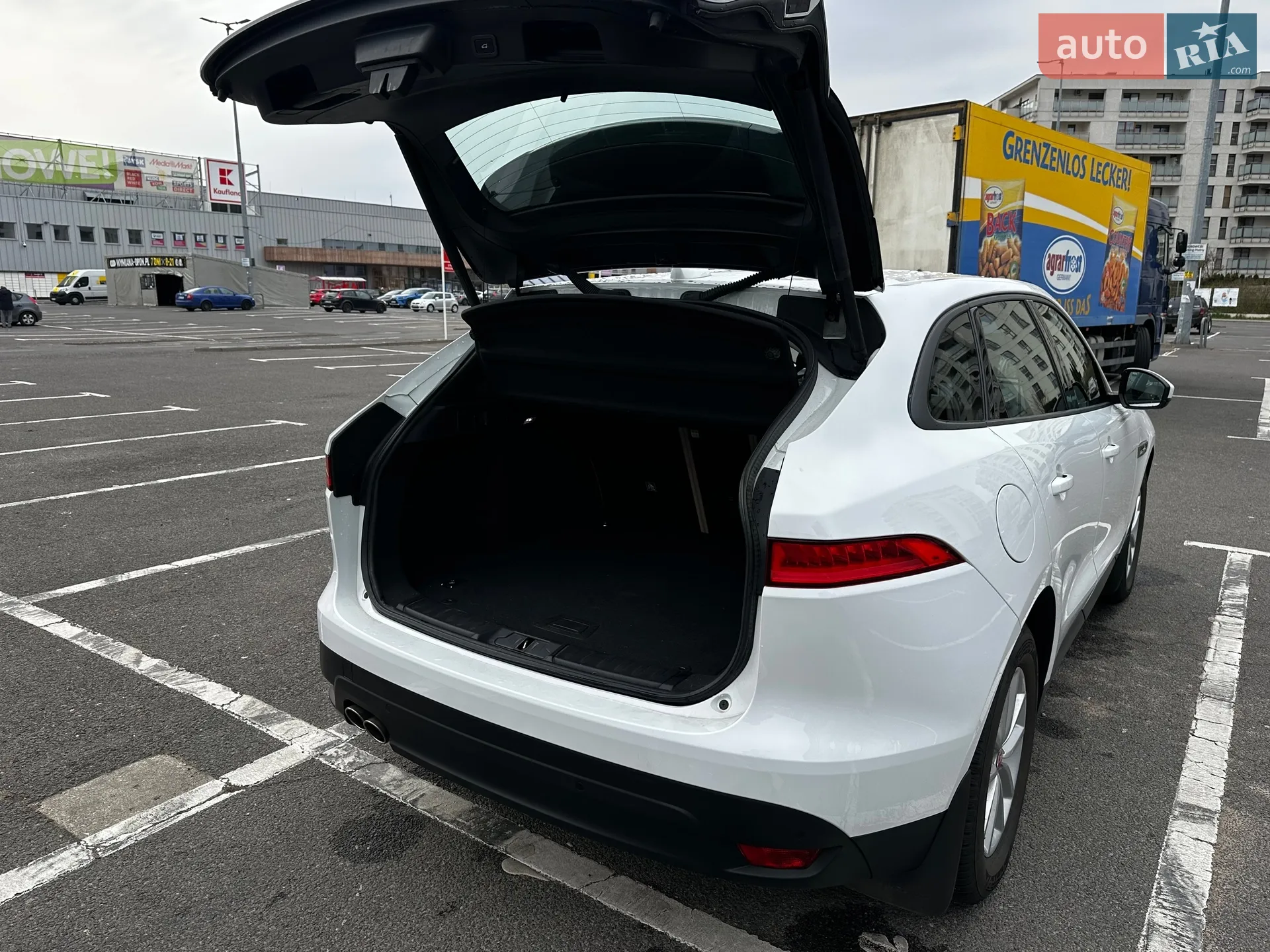 2018 Jaguar F-Pace - мініатюра 23
