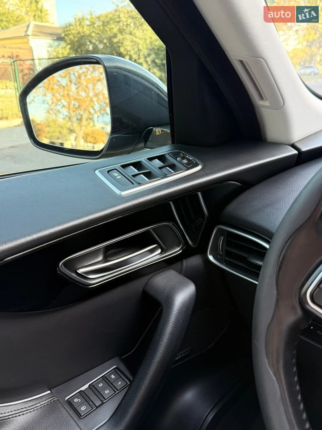 2018 Jaguar F-Pace - мініатюра 26