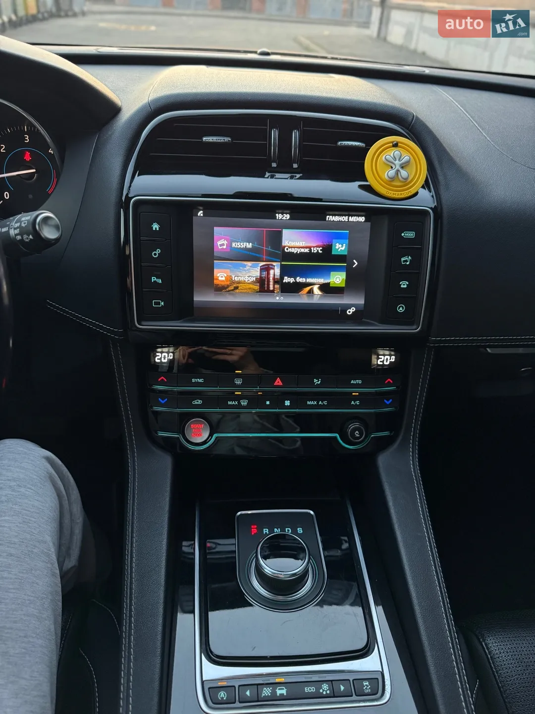 2016 Jaguar F-Pace - мініатюра 28