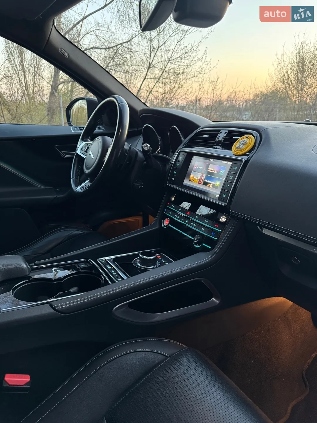 2016 Jaguar F-Pace - мініатюра 30
