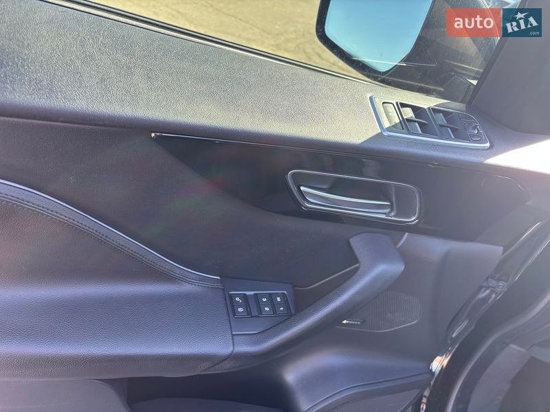 Позашляховик / Кросовер Jaguar F-Pace 2019 в Києві