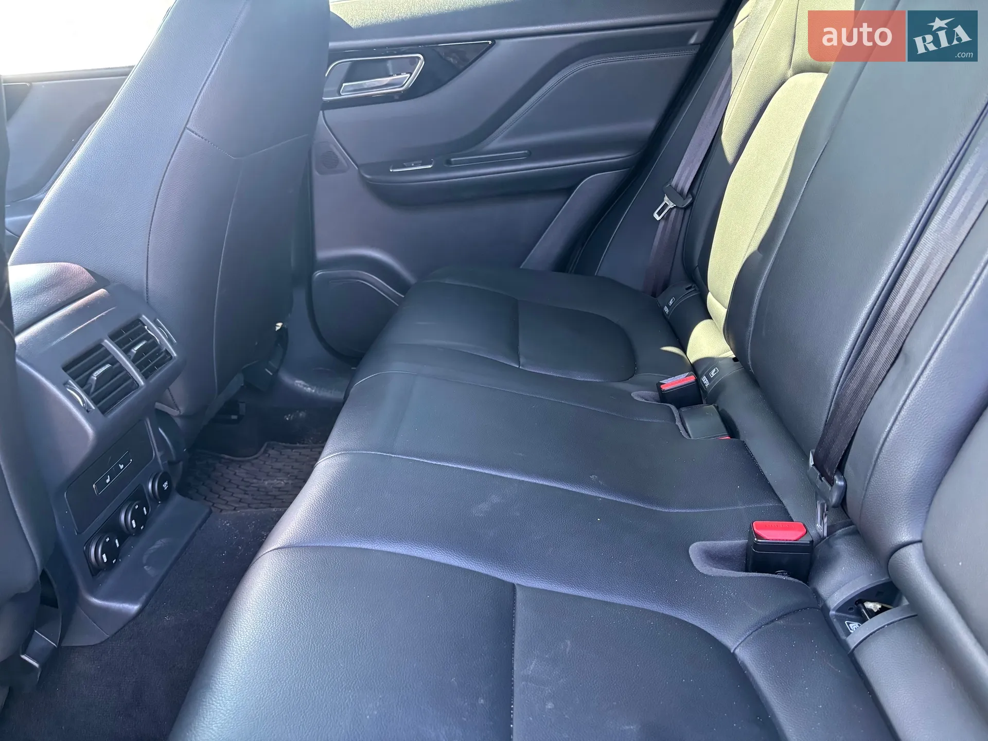 2019 Jaguar F-Pace - мініатюра 14