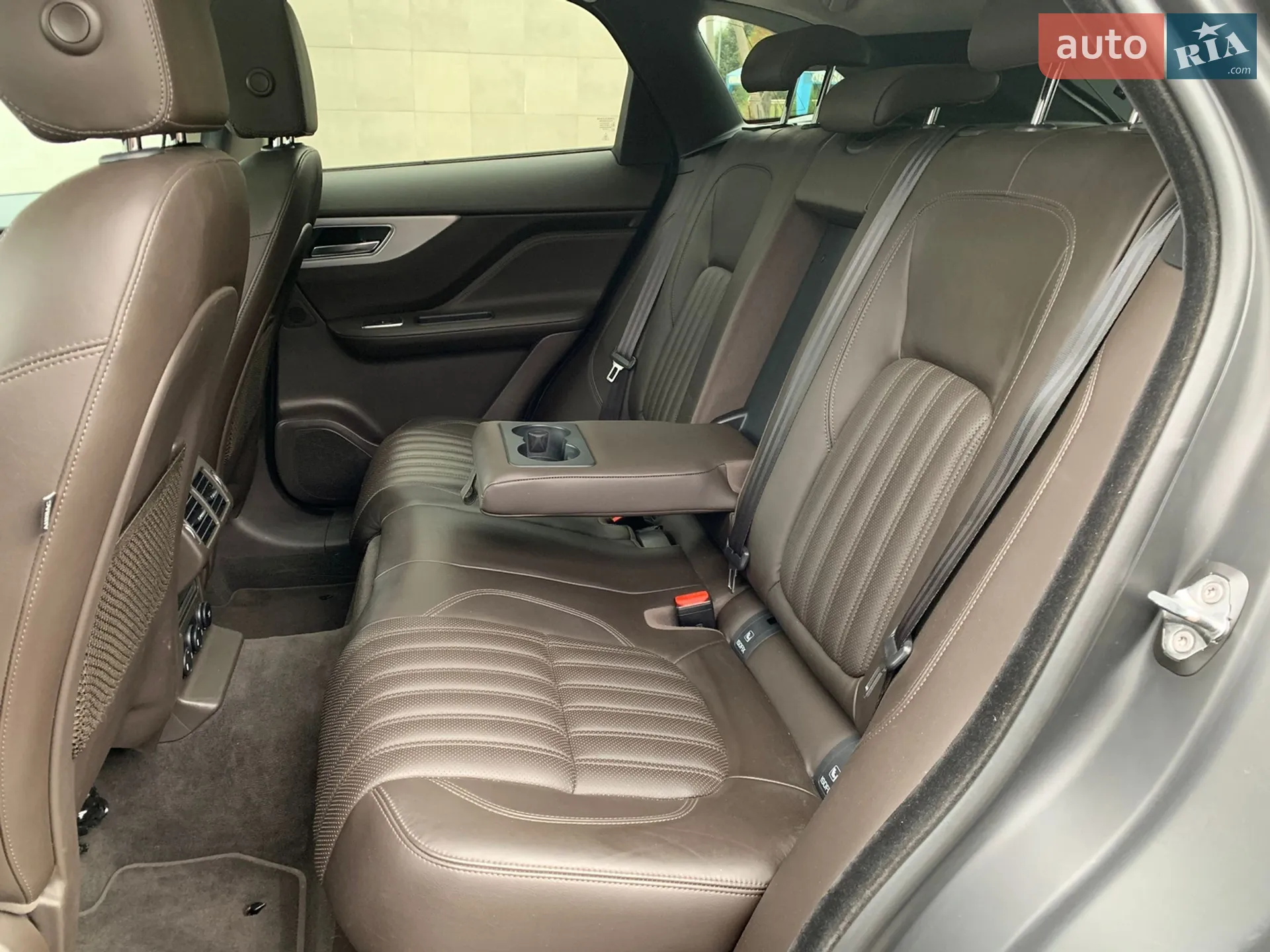 2018 Jaguar F-Pace - мініатюра 16
