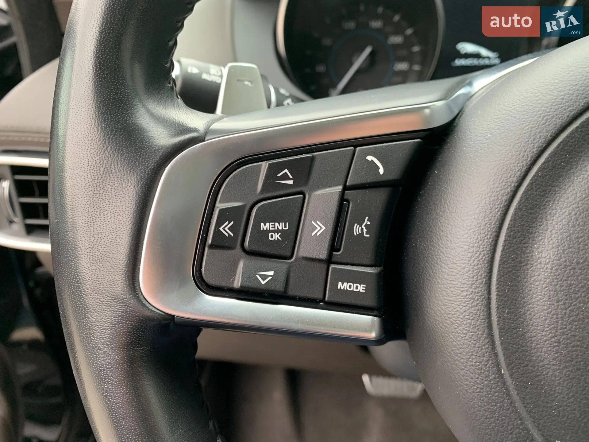 2018 Jaguar F-Pace - мініатюра 28