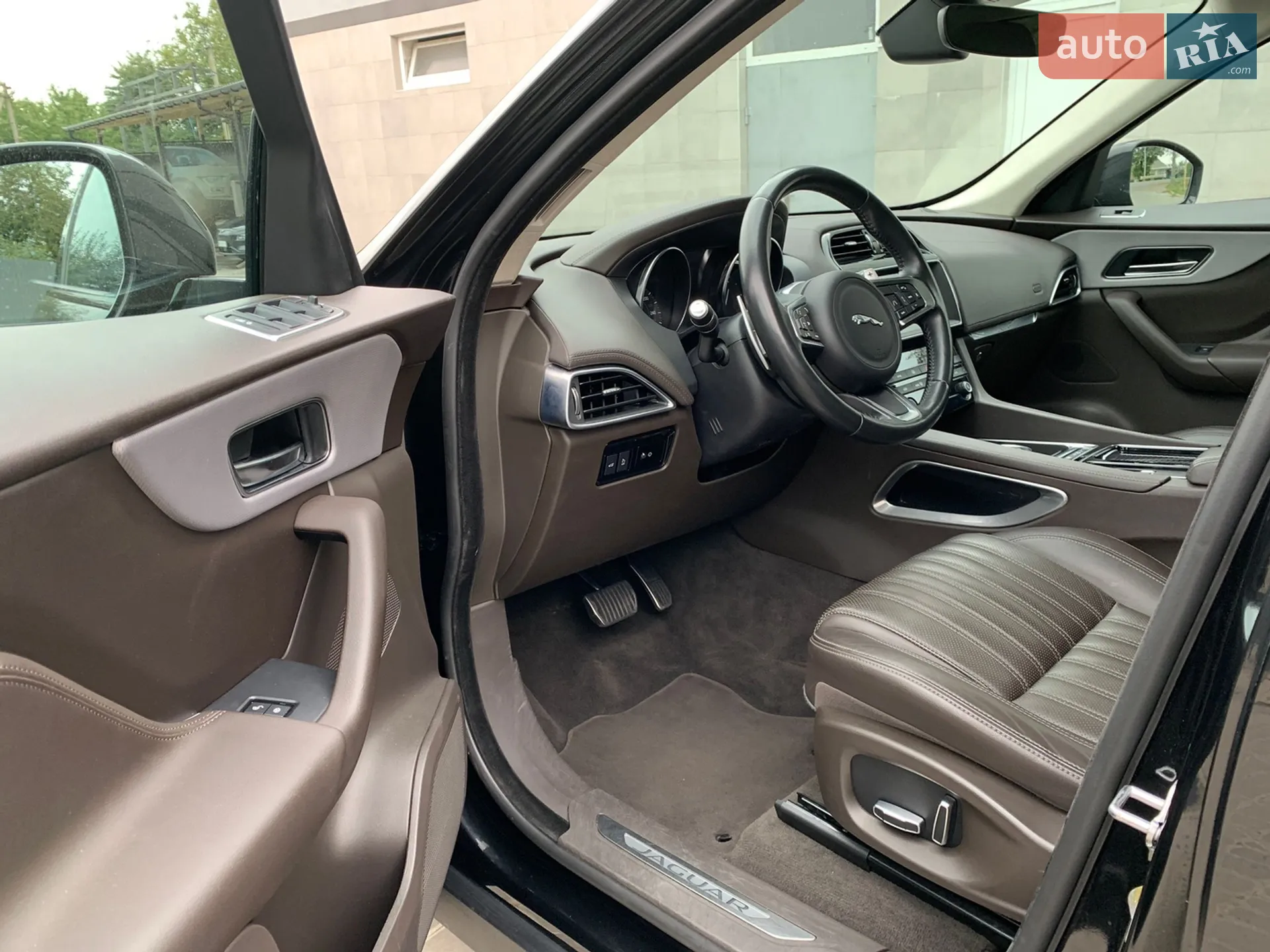 2018 Jaguar F-Pace - мініатюра 31