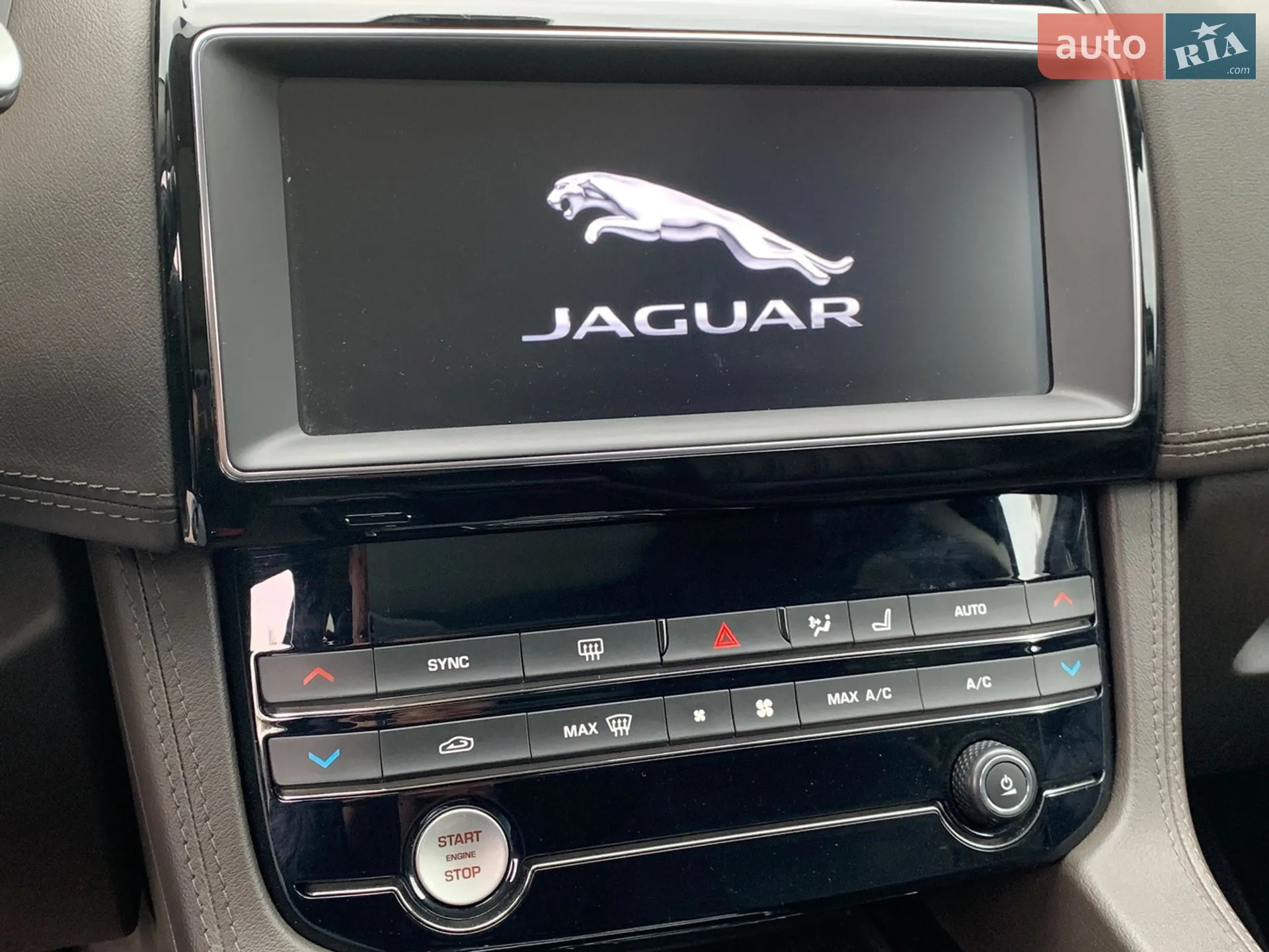 2018 Jaguar F-Pace - мініатюра 33