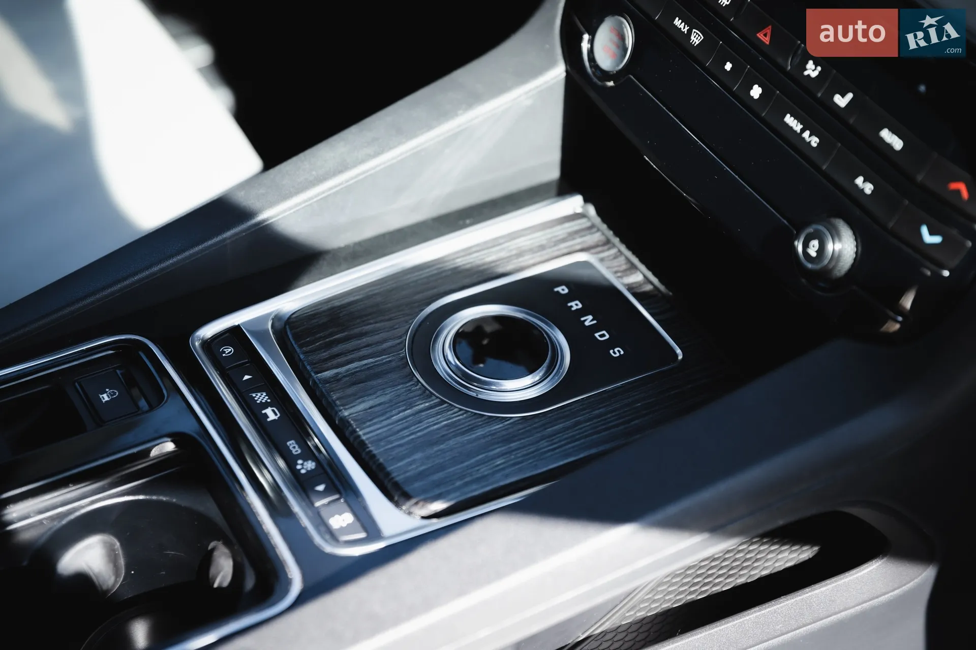 2016 Jaguar F-Pace - мініатюра 23