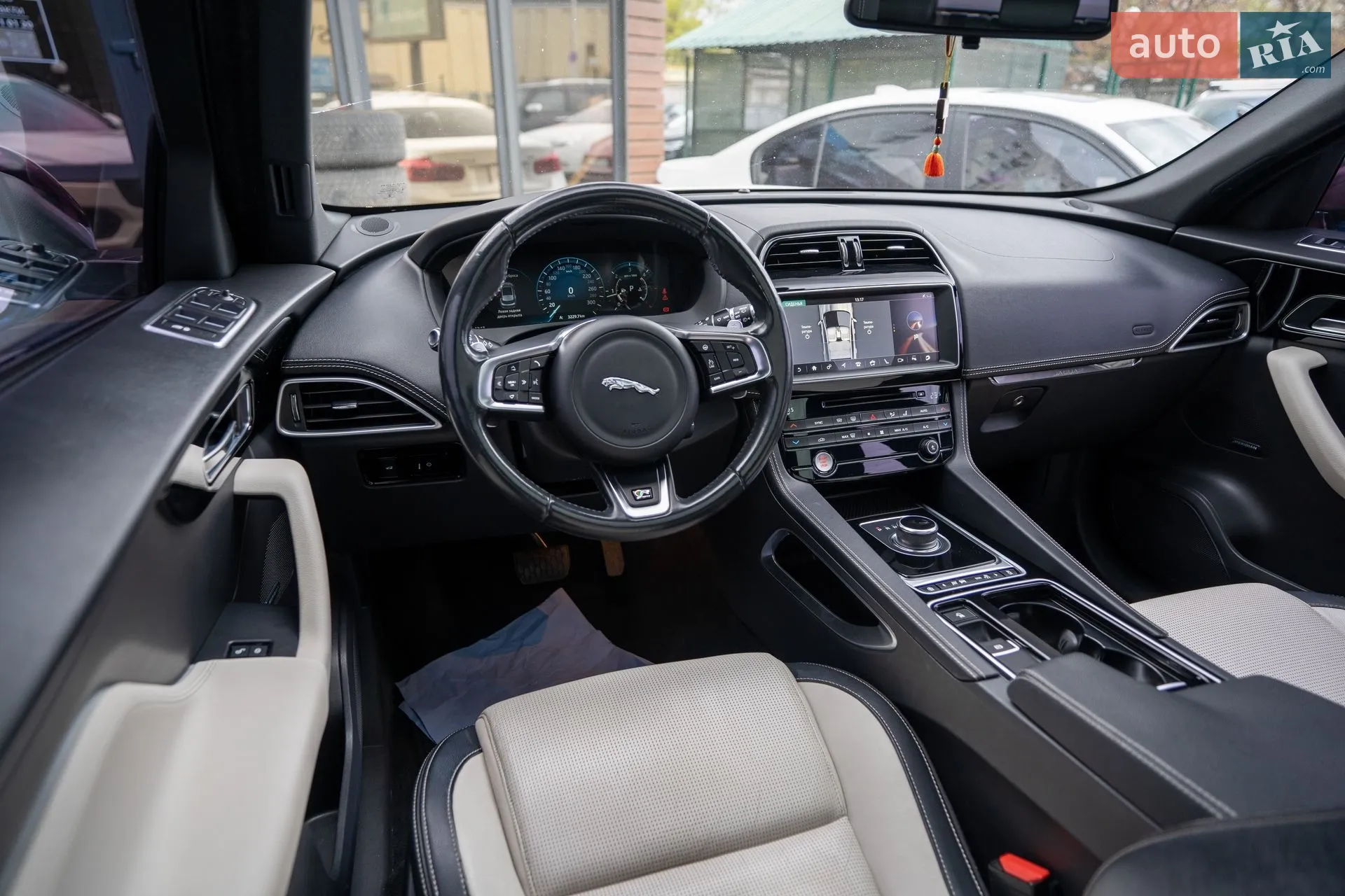 2017 Jaguar F-Pace - мініатюра 21