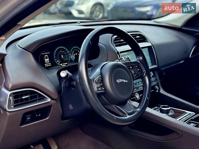 Jaguar F-Pace 2017