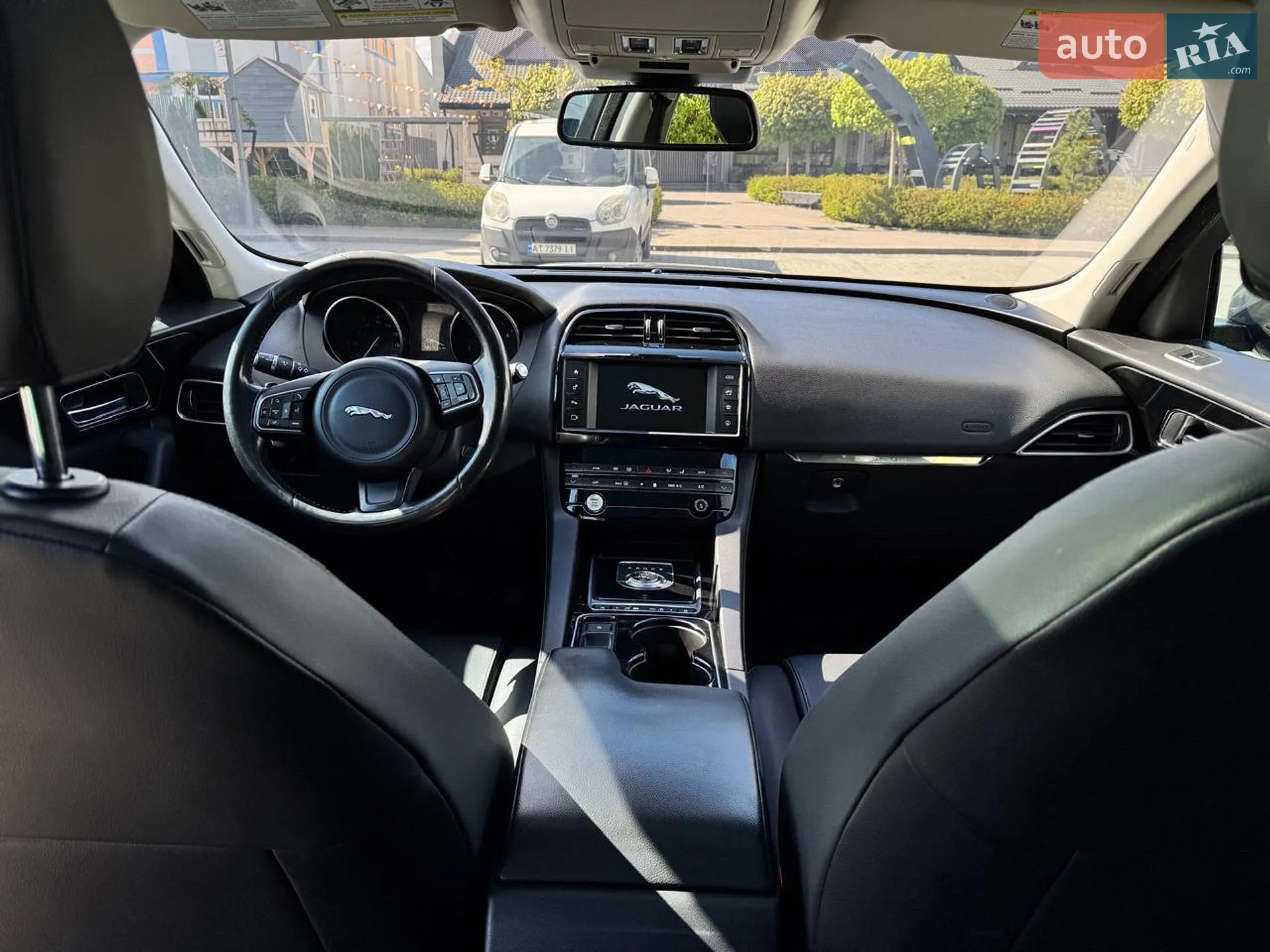 2016 Jaguar F-Pace - мініатюра 31