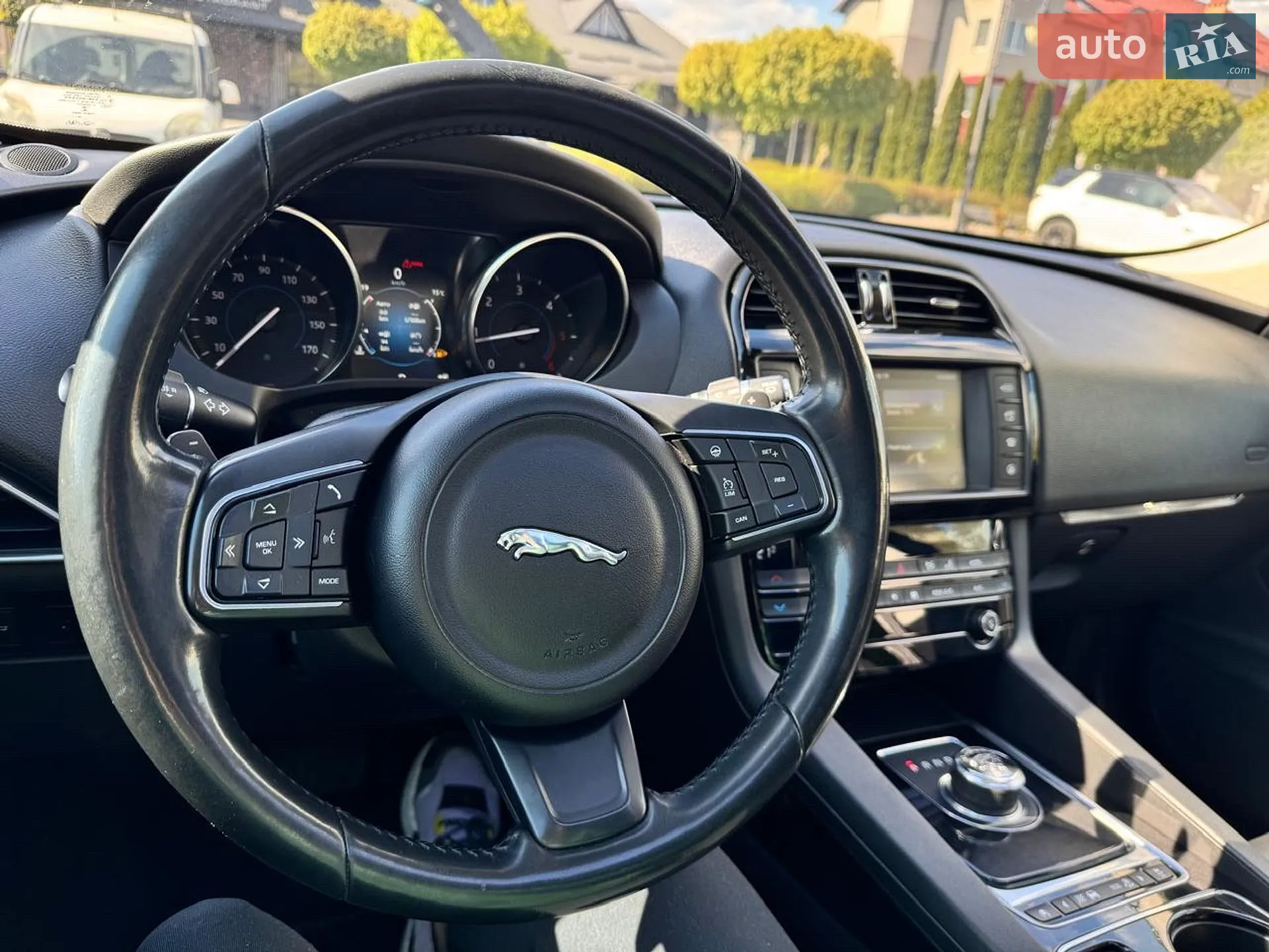 2016 Jaguar F-Pace - мініатюра 38