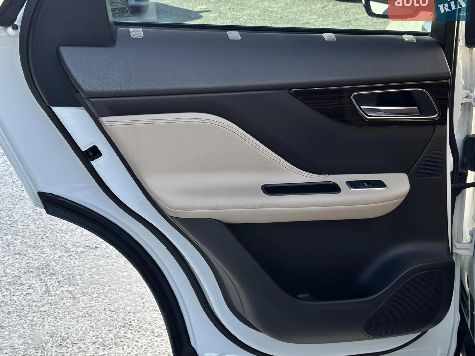 2017 Jaguar F-Pace - мініатюра 38