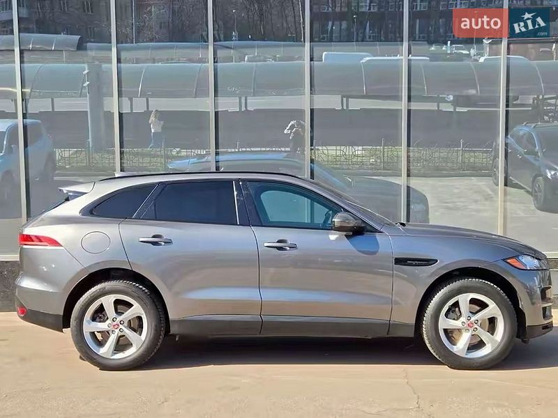 Внедорожник / Кроссовер Jaguar F-Pace 2016 в Киеве