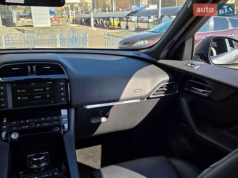 Внедорожник / Кроссовер Jaguar F-Pace 2016 в Киеве