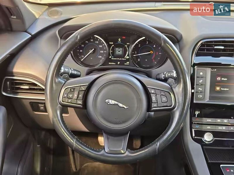 Внедорожник / Кроссовер Jaguar F-Pace 2016 в Киеве