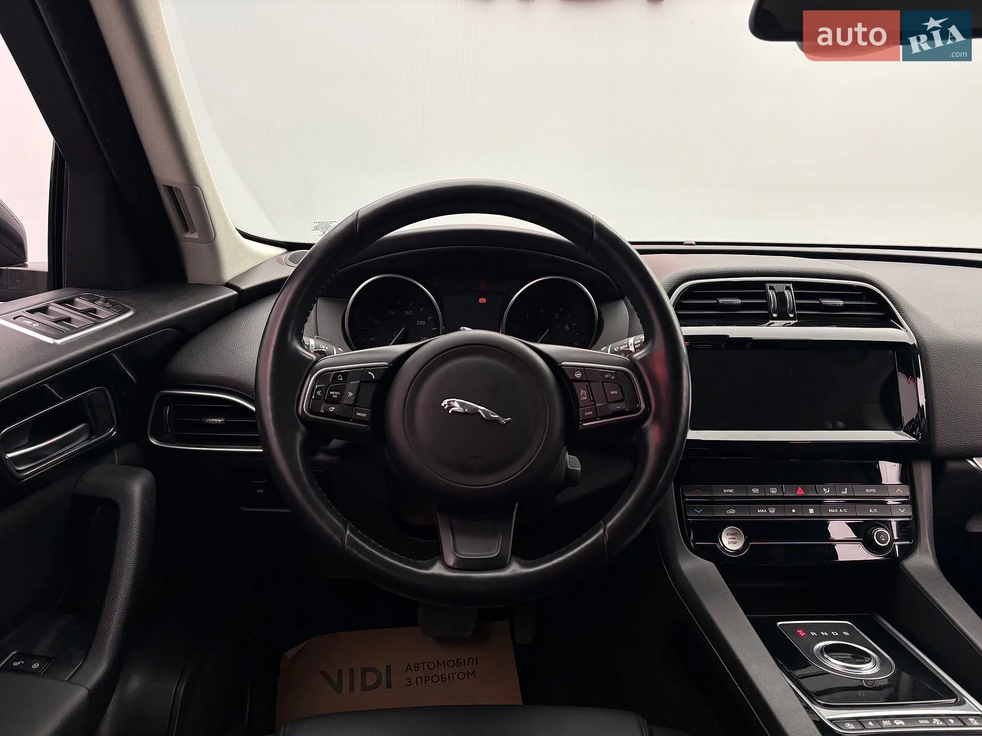 2017 Jaguar F-Pace - мініатюра 13