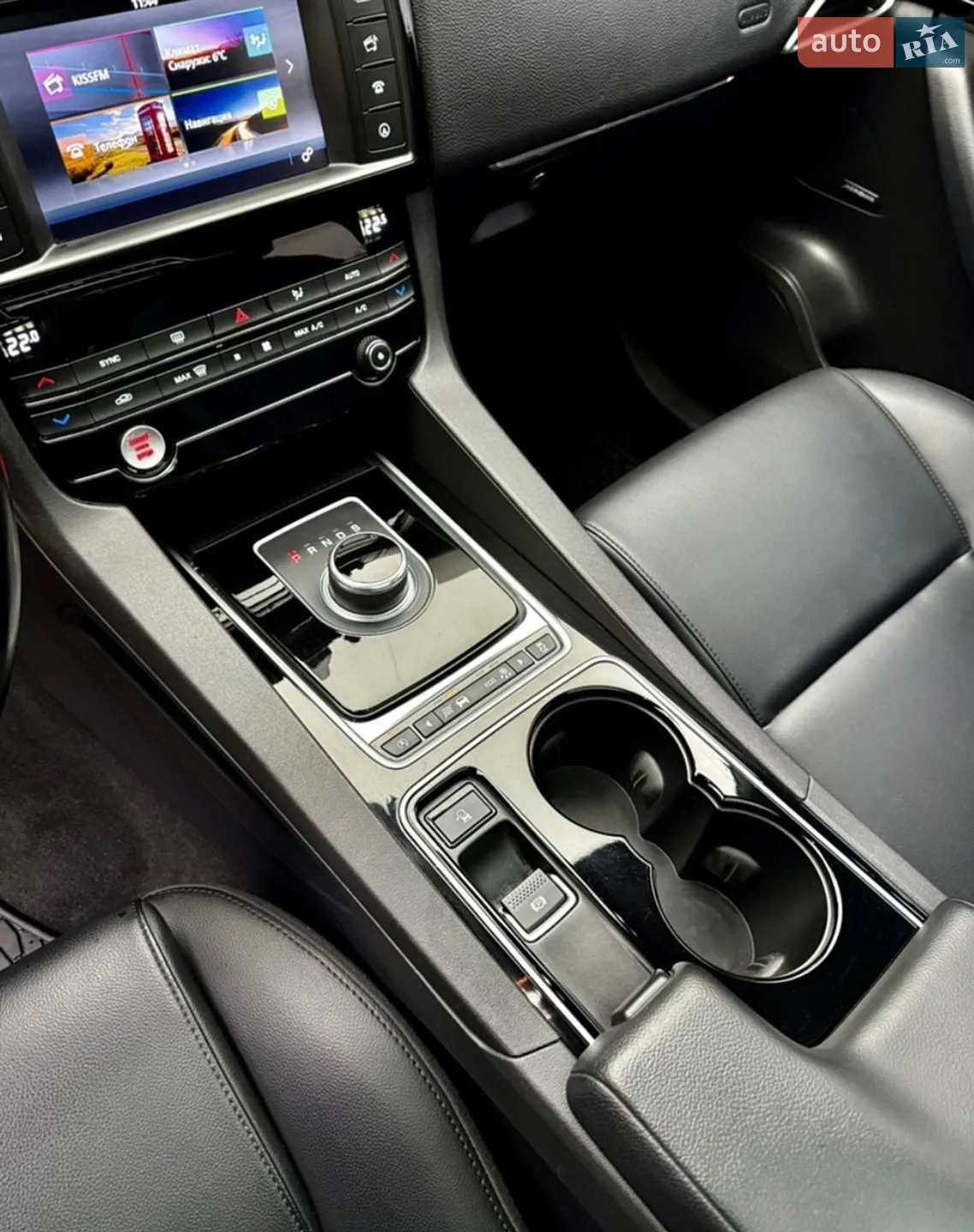 2016 Jaguar F-Pace - мініатюра 26