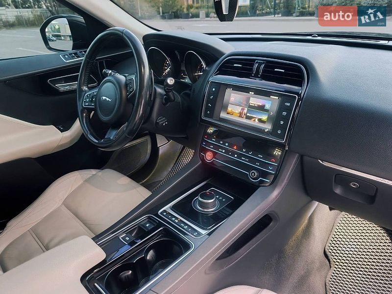 Внедорожник / Кроссовер Jaguar F-Pace 2016 в Чернигове