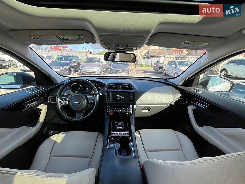 Внедорожник / Кроссовер Jaguar F-Pace 2017 в Хмельницком