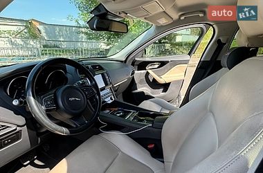 Внедорожник / Кроссовер Jaguar F-Pace 2016 в Киеве
