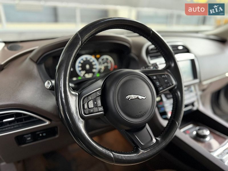 Внедорожник / Кроссовер Jaguar F-Pace 2016 в Киеве