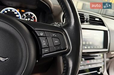 Внедорожник / Кроссовер Jaguar F-Pace 2016 в Киеве