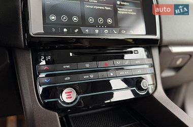 Внедорожник / Кроссовер Jaguar F-Pace 2016 в Киеве