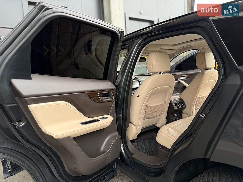 Внедорожник / Кроссовер Jaguar F-Pace 2016 в Киеве