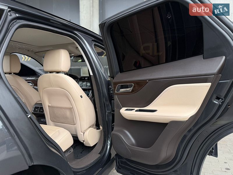 Внедорожник / Кроссовер Jaguar F-Pace 2016 в Киеве