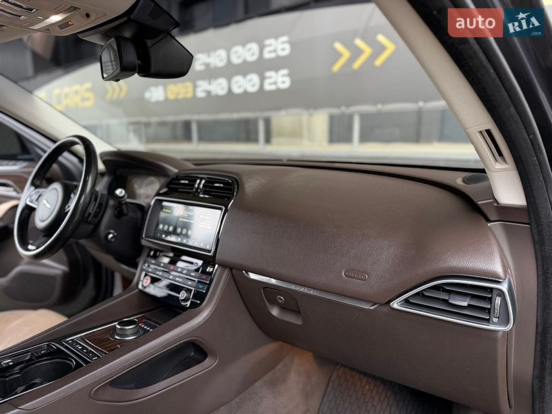 Внедорожник / Кроссовер Jaguar F-Pace 2016 в Киеве