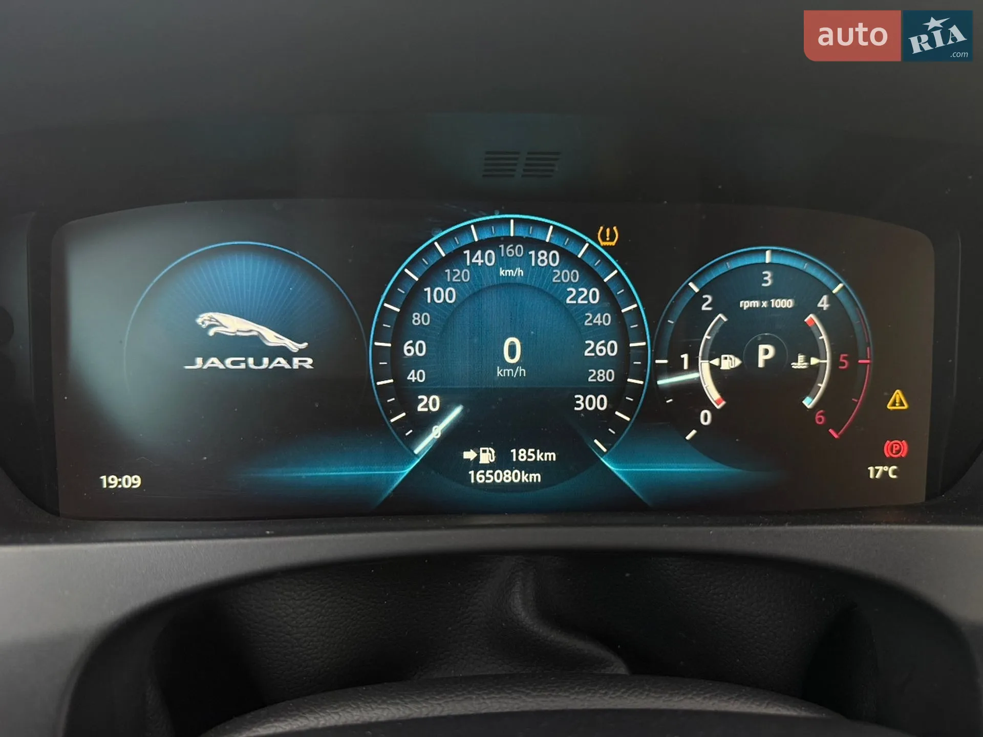 2016 Jaguar F-Pace - мініатюра 31