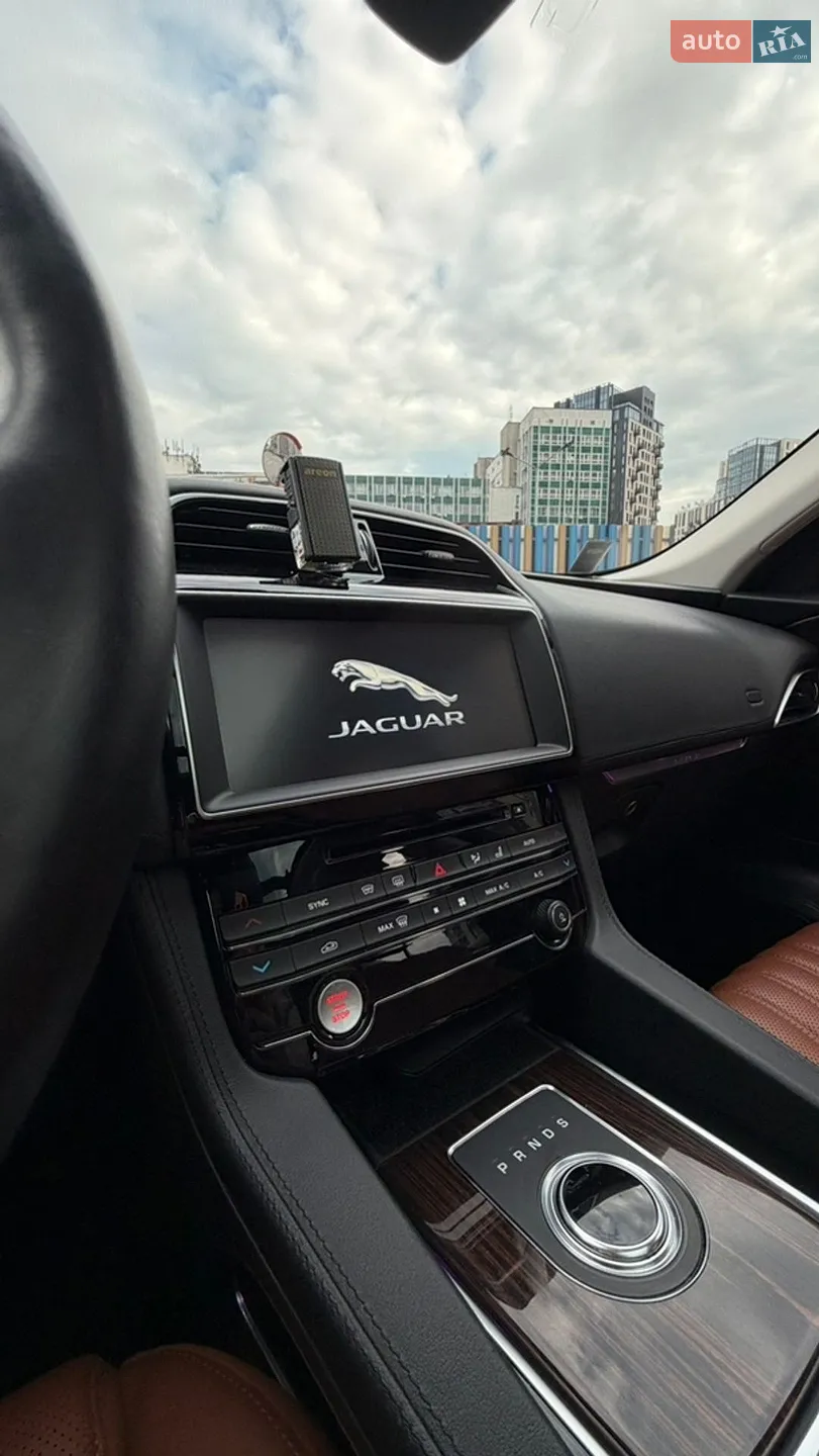 2018 Jaguar F-Pace - мініатюра 6
