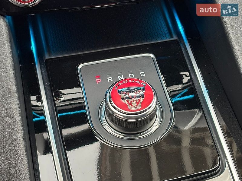 Внедорожник / Кроссовер Jaguar F-Pace 2019 в Киеве