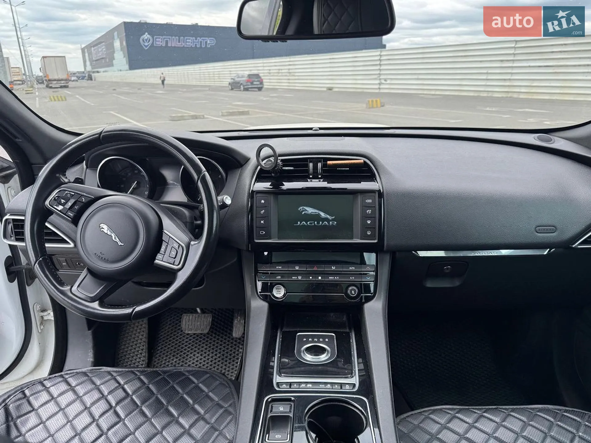 2016 Jaguar F-Pace - мініатюра 23