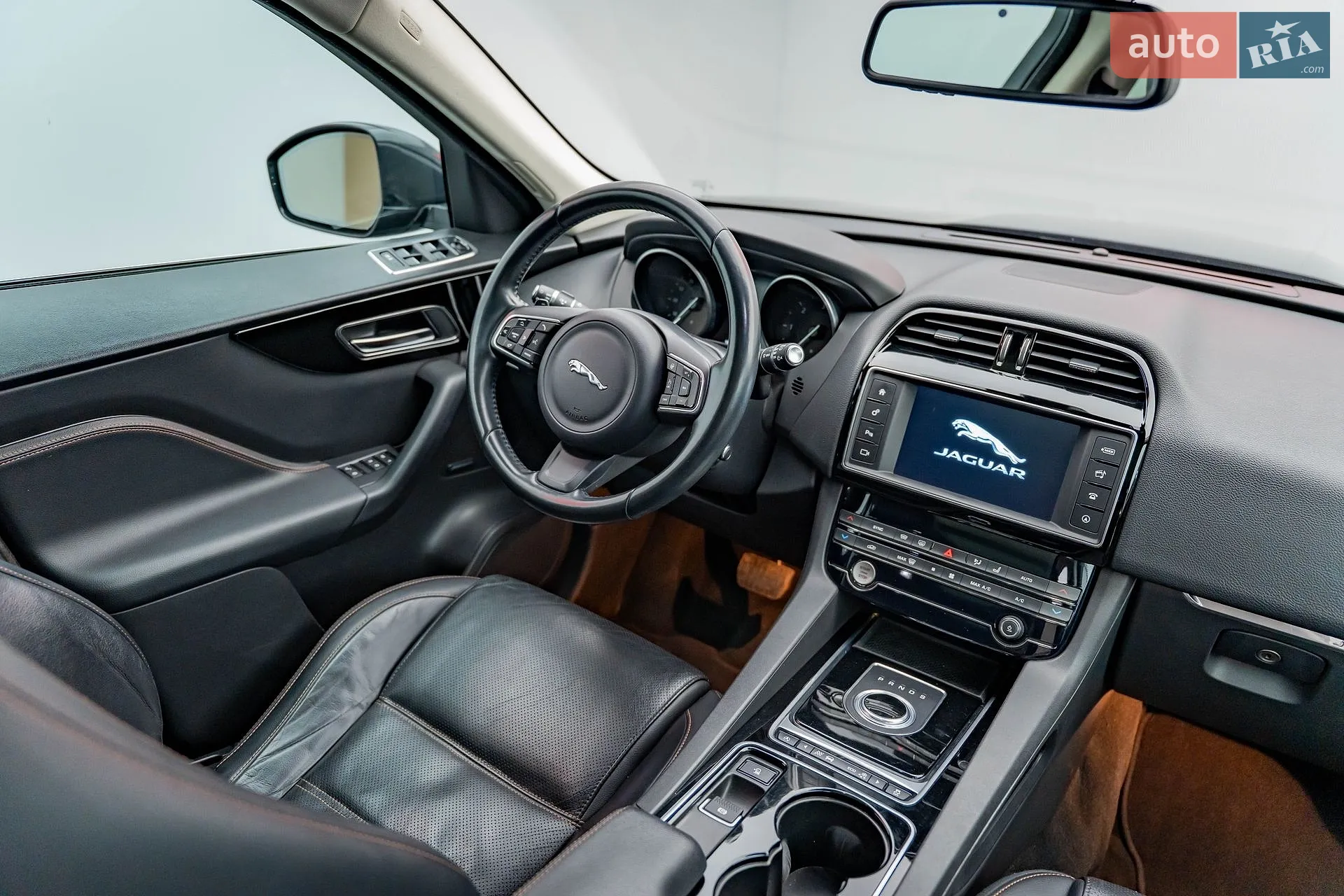 2017 Jaguar F-Pace - мініатюра 16