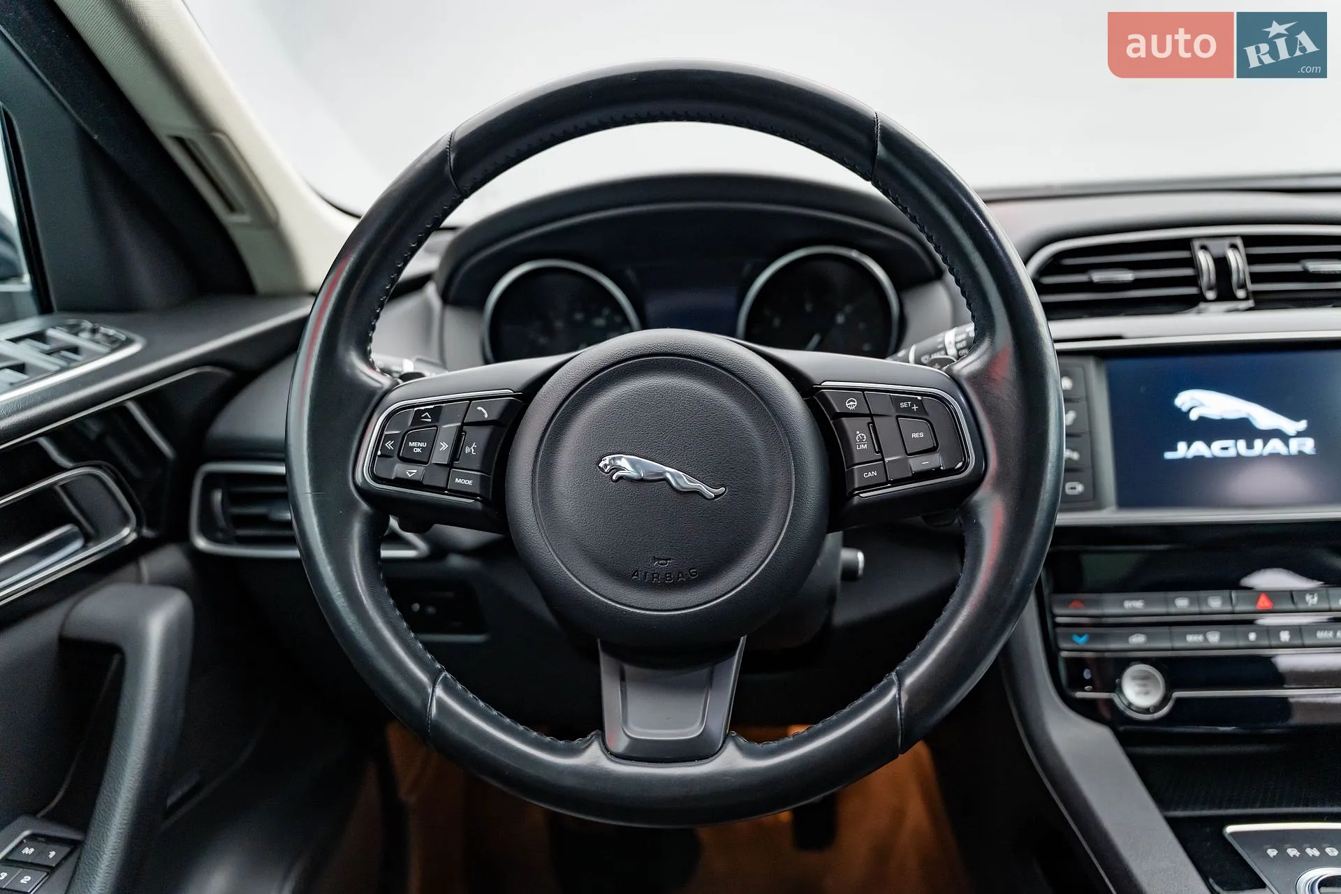 2017 Jaguar F-Pace - мініатюра 17